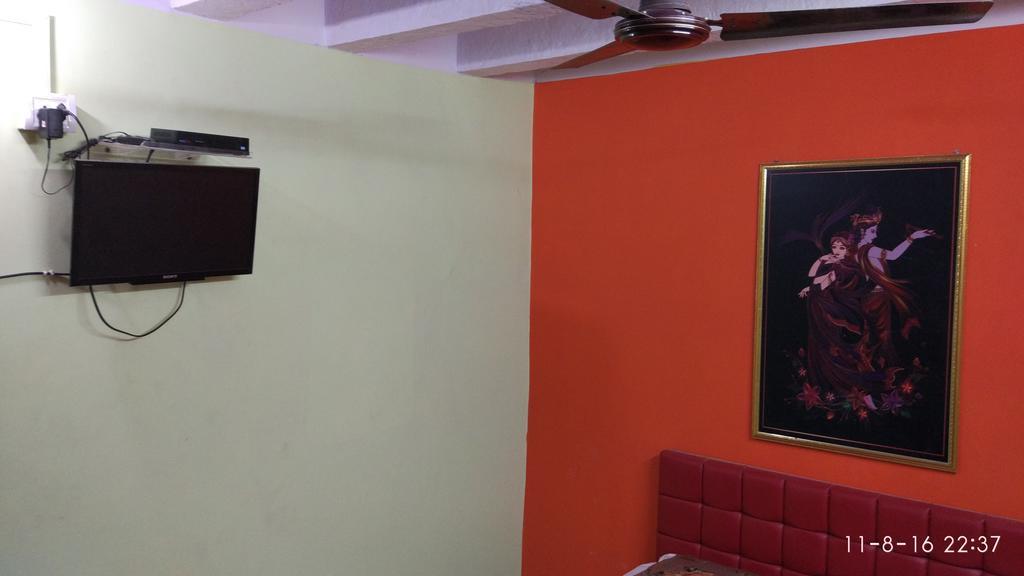 Radha Krishna Home Varanasi Esterno foto