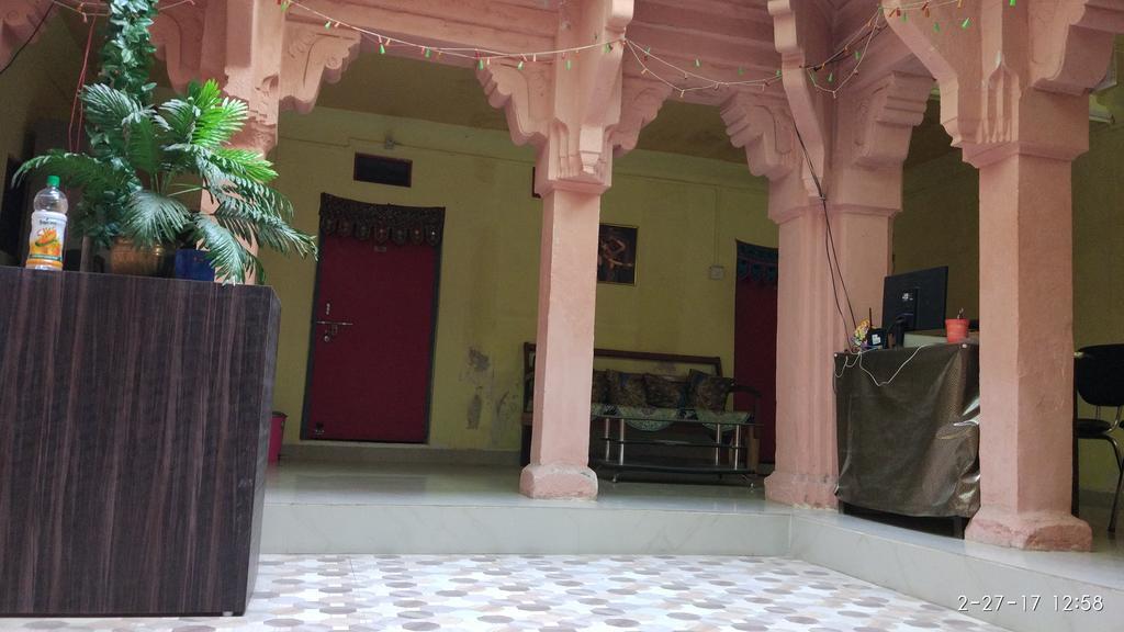 Radha Krishna Home Varanasi Esterno foto