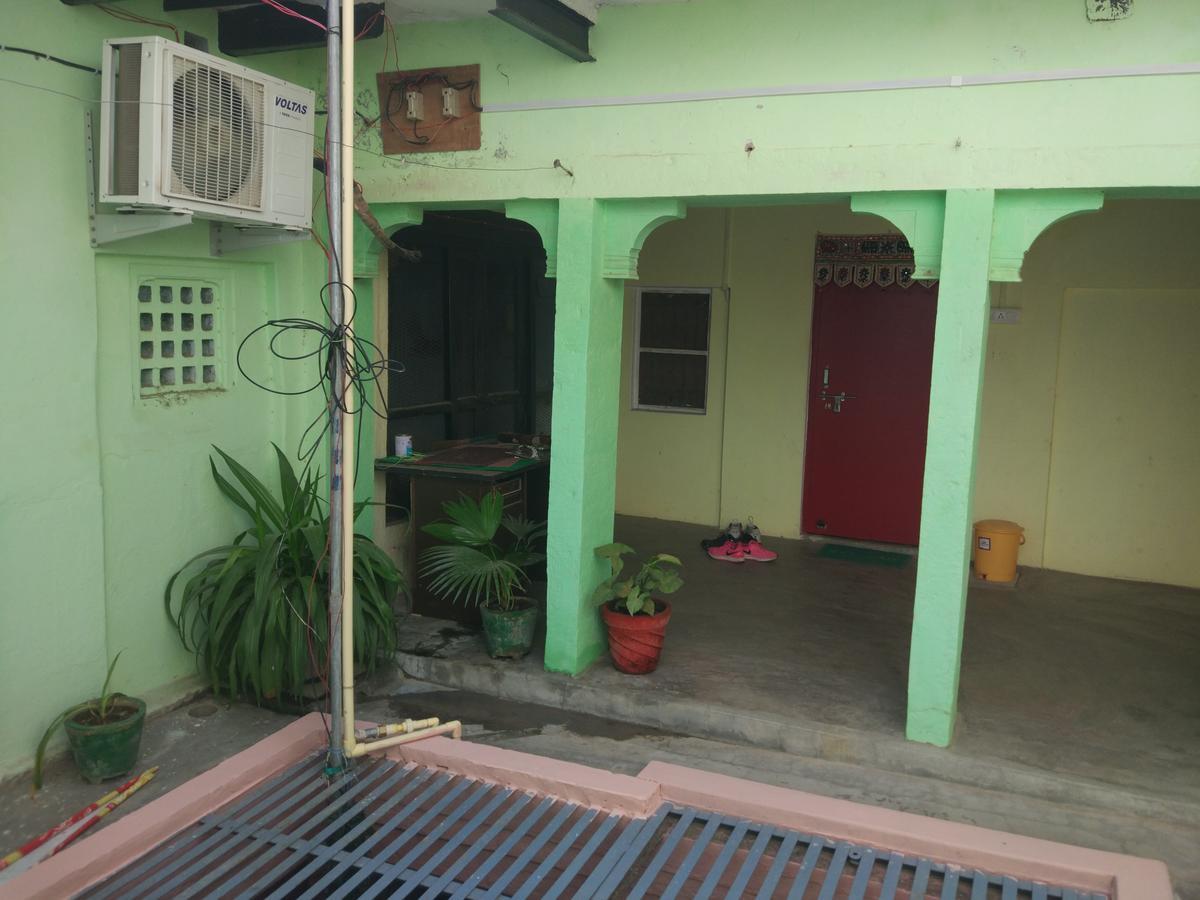 Radha Krishna Home Varanasi Esterno foto
