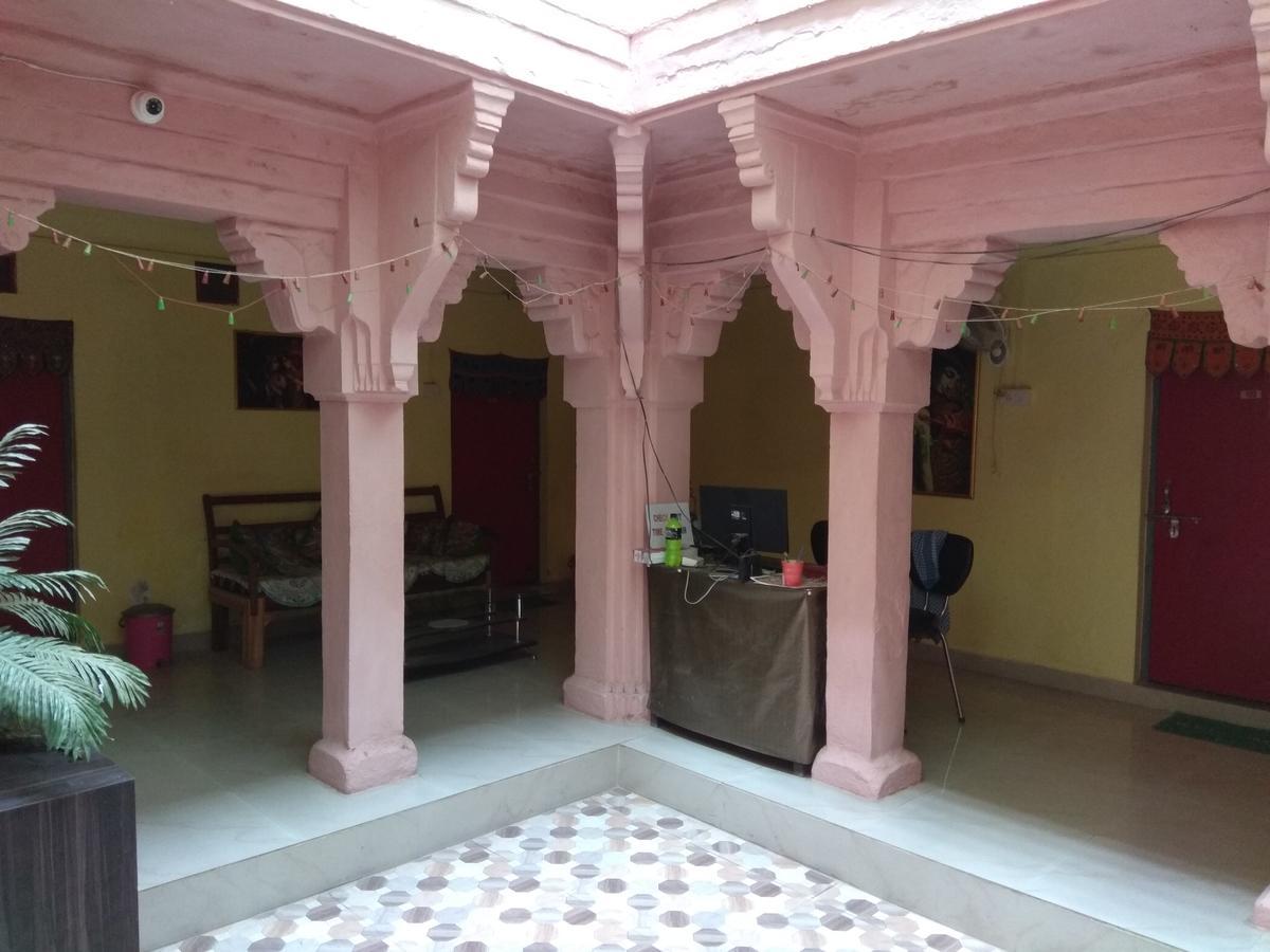Radha Krishna Home Varanasi Esterno foto